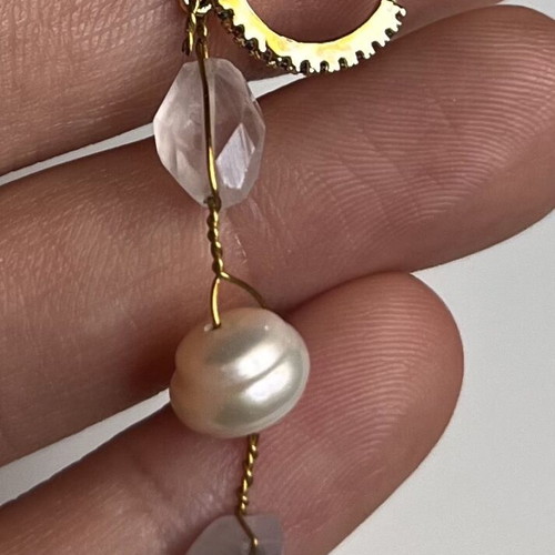 Single hoop earring used with pearl and multicolored stones gold-tone