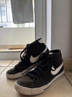 Nike Blazer Mid ‘77 used, black and white, size 38