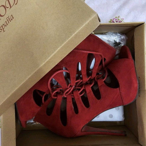 Red sandals like new with zipper and laces, size 39