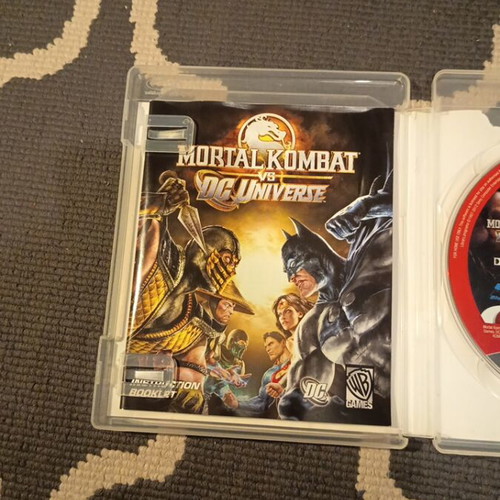 Mortal Kombat Vs DC Universe PS3 like new