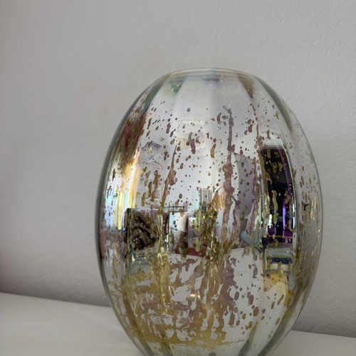 Decorative vase like new with rounded shape