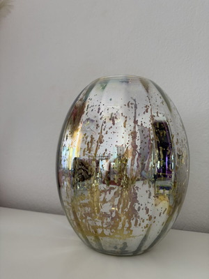 Decorative vase like new with rounded shape