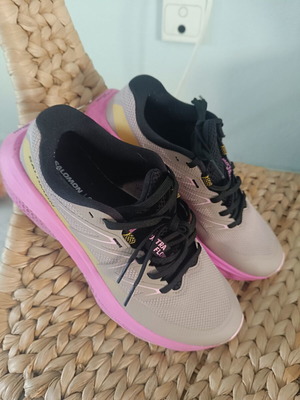 Salomon athletic shoes size 40, like new, beige and pink