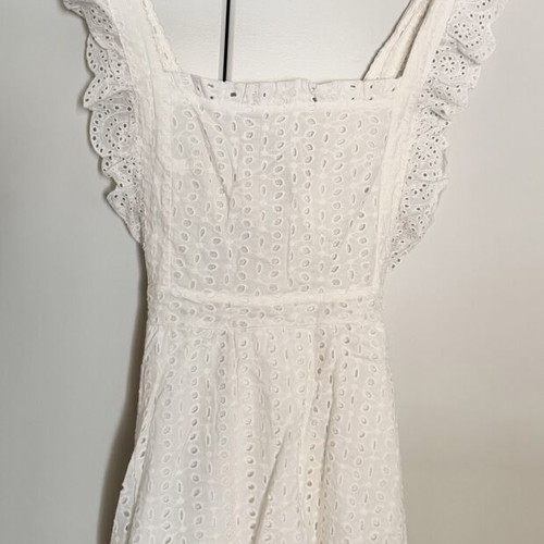 Dress with ruffles and back opening, size S Shein, like new, white