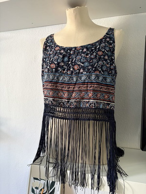 Stradivarius crop top με κρόσια μέγεθος L σαν καινούργιο, μπλε