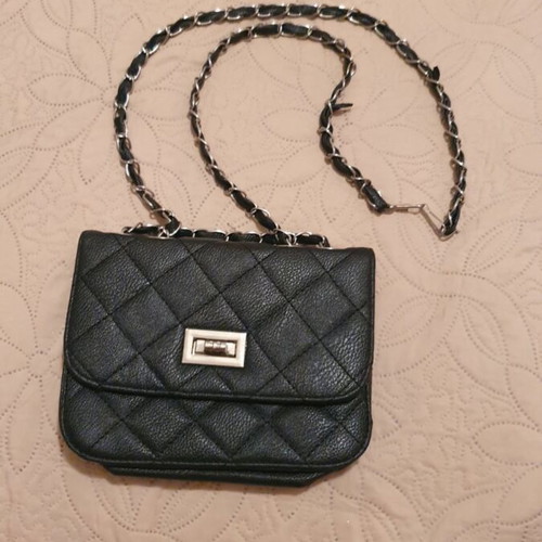Black shoulder bag with chain like new