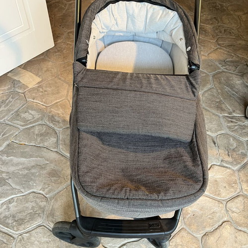 Quax Crooz 3-in-1 travel system with Cybex car seat and ISOFIX base