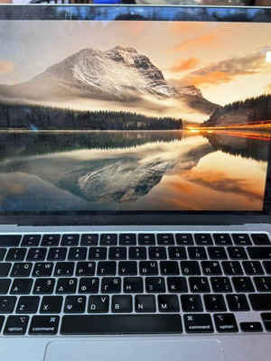Apple MacBook Air M3 13.6" 2024 like new, 16GB RAM, 500GB SSD