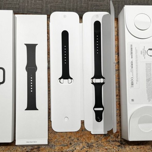 Apple Watch 4 44mm used with broken screen for repair or parts