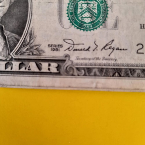 One United States dollar 1981 used in good condition
