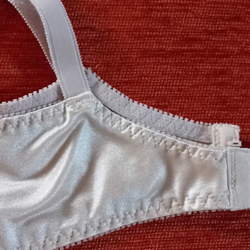 Triumph bra size 80C beige like new