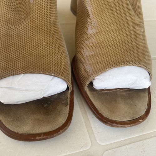 Mule shoes used beige with gold details, comfortable heel