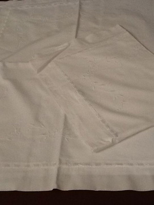 VINTAGE WHITE PILLOWCASES