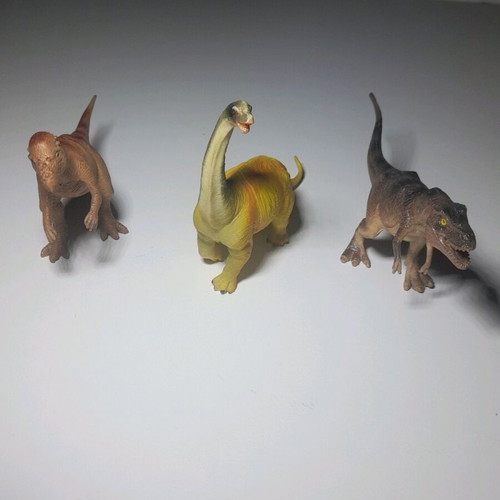 Rubber dinosaurs and animals used, set of 31 pieces