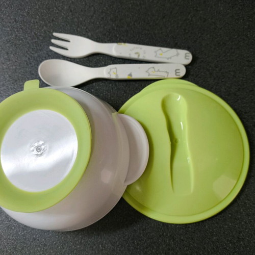 Baby food set used, 2 bowls with lids and spoons