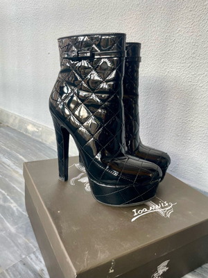 Ioannis high black boots like new, patent leather, size 40