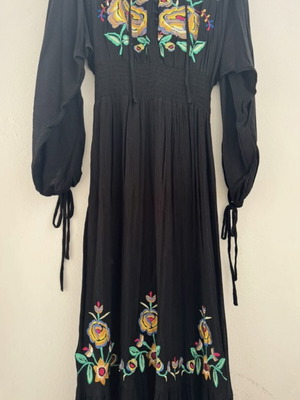 Maxi dress ASOS black with embroidery like new