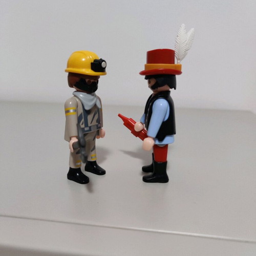 Playmobil figures like new, set of 2