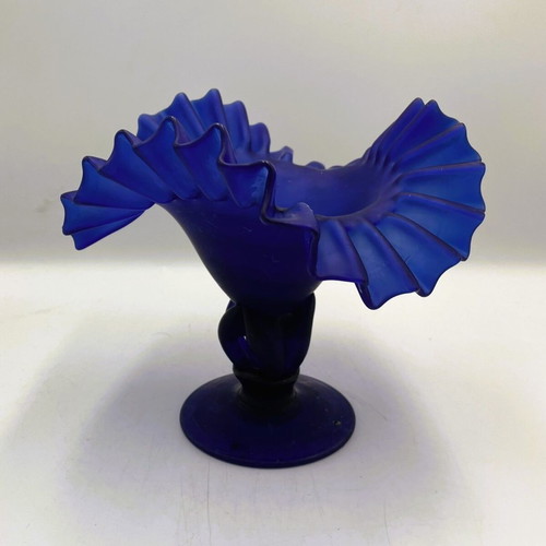 Vintage Handmade Art Glass Bowl Cobalt Blue with Ruffled Edge like new