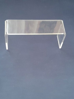 Plexiglass display stand bridge, height 8 cm