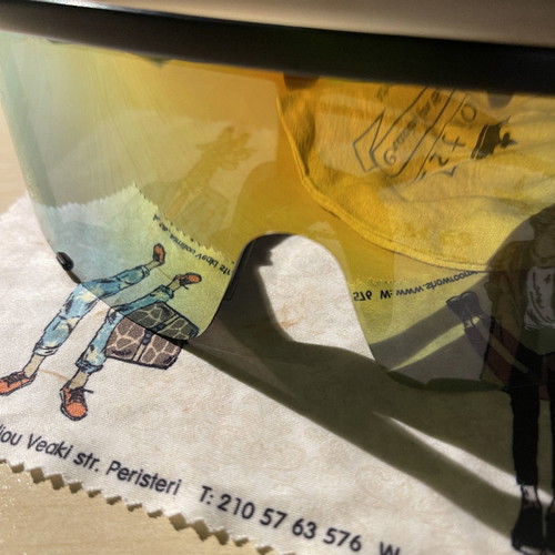 Estilo large mirror sunglasses used, yellow-chameleon athlesure style