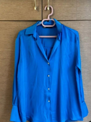 Zara shirt XS blue like new