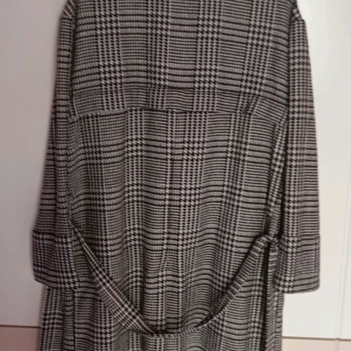 Checked coat like new, one size, black and white with buttons and belt