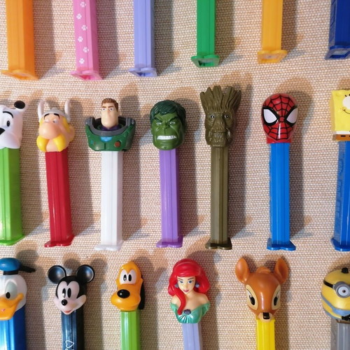 Pez candy dispensers set of 20 like new, Disney and Marvel characters