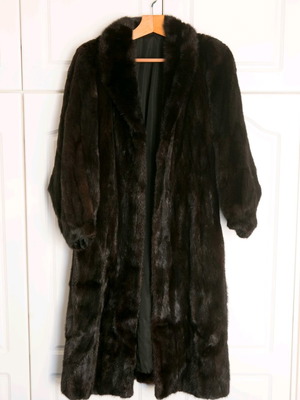 Γούνα mink/βιζόν 3/4 μαύρη (black diamond) μεταχειρισμένη σε άριστη κατάσταση