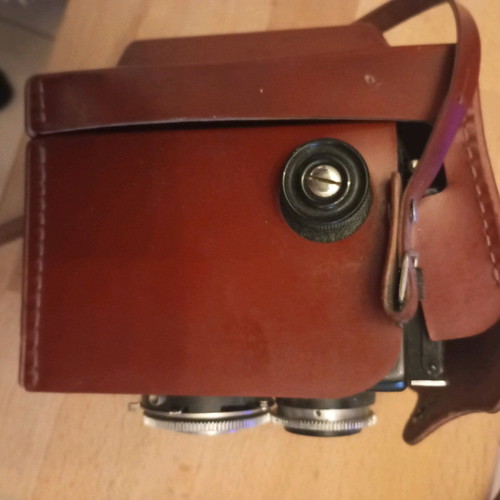 Φωτογραφική μηχανή Lubitel 2 μεταχειρισμένη με δερμάτινη θήκη