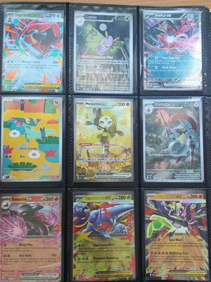 Συλλογή Pokémon TCG σαν καινούργιο με πάνω από 180 holo και 450 απλές κάρτες