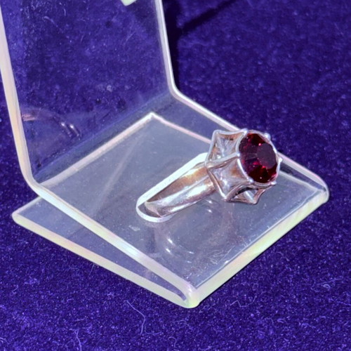Silver Gothic Jenavi ring new, red