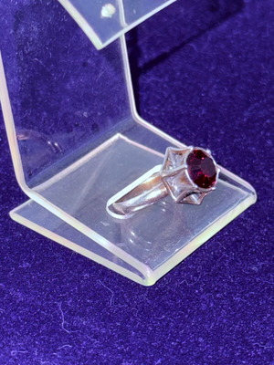 Silver Gothic Jenavi ring new, red
