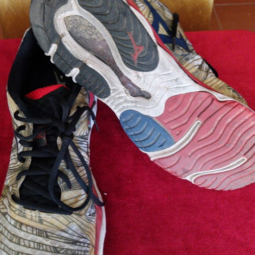 Wave Paradox men's athletic shoes size 48.5 like new, black white yellow