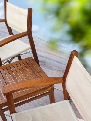 Gloster set of 2 armchairs and table