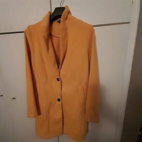 Women's coat like new in yellow color, size S