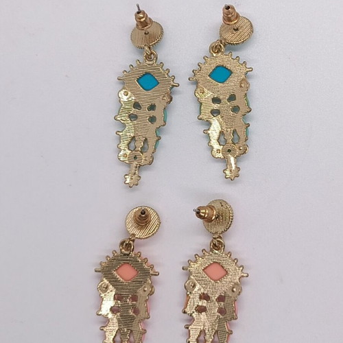 Stud earrings Antiques with beautiful colors, new