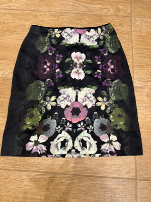 H&M pencil skirt, green floral, XS