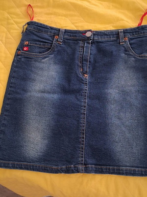 Denim skirt like new, elastic fabric, size M