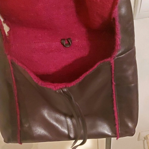 Leather shoulder bag like new, brown with gift hat set