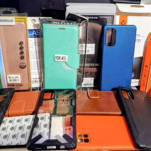 Phone cases and screen protectors like new, various models pack