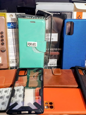 Phone cases and screen protectors like new, various models pack