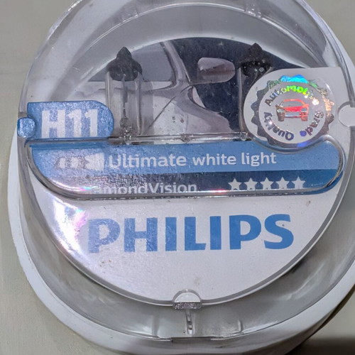 Philips H11 Ultimate White 6000K headlight bulb like new