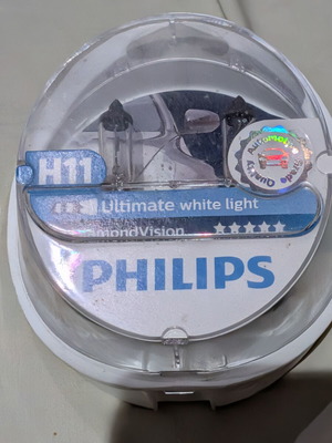 Philips H11 Ultimate White 6000K headlight bulb like new