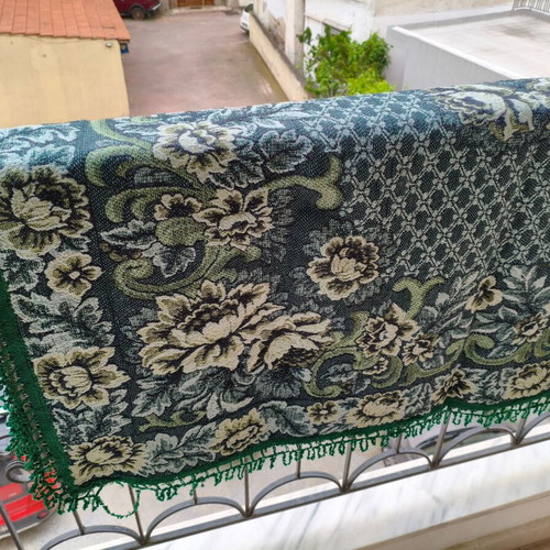 Woven green blanket used 178x125 without fringes