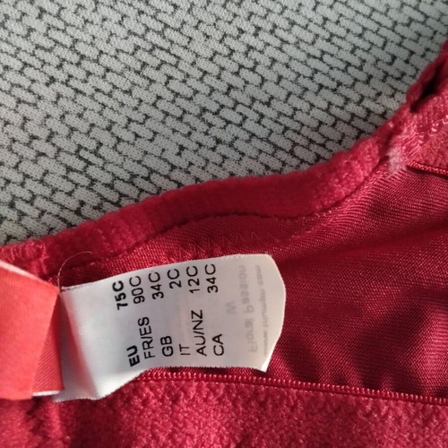 Triumph red lace bra like new, size 75C