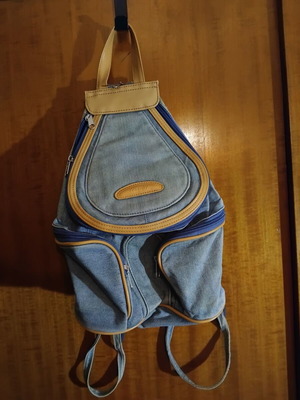 Wendy denim backpack like new with multiple pockets