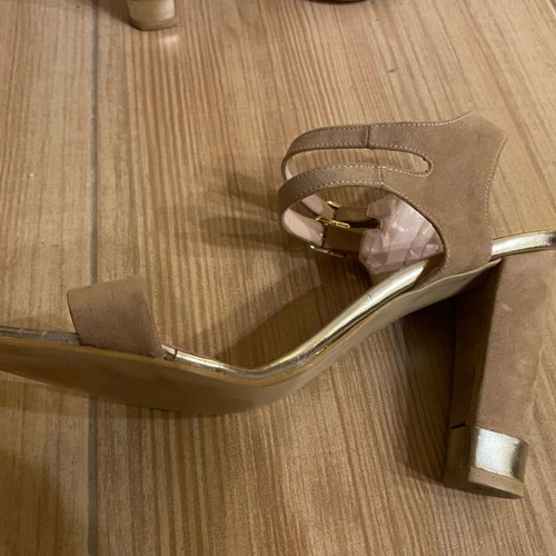 Leather sandals like new, beige size 39, suede and gold