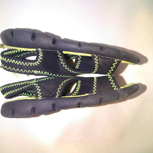 Nike shoes used for boy size 19, lightweight for first steps