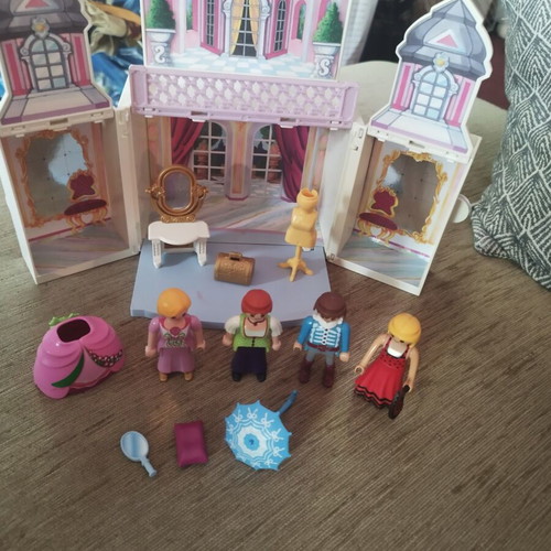 Playmobil Palace Playbox like new with furniture and figures